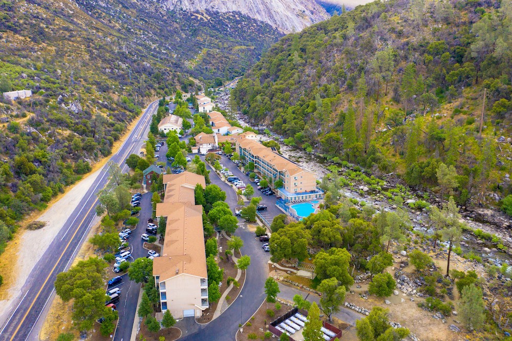 Yosemite View Lodge