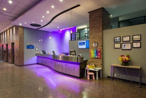 Check/In Lobby Hotel Travelodge Montreal Centre