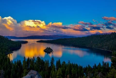 Lake Tahoe bij zonsondergang