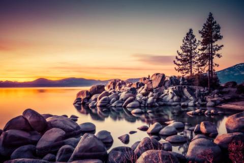 Lake Tahoe bij zonsondergang