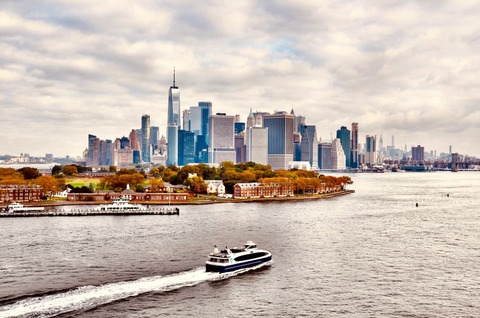 Boot op de Hudson River met uitzicht op de stad