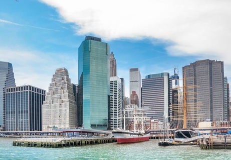 Boten op de Hudson River met uitzicht op de stad