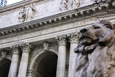 The New York Public Library ingang met lion statue