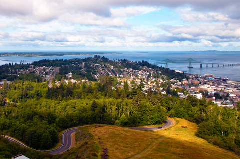 Uitzicht over weg in Astoria, Oregon